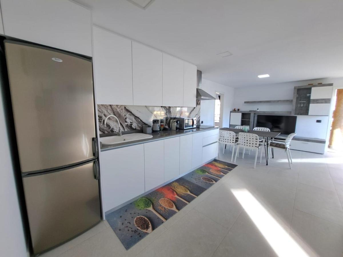 לוס כריסטיאנוס Newly Reformed 2 Bedroom Apartment In The Center Of Los Cristianos מראה חיצוני תמונה
