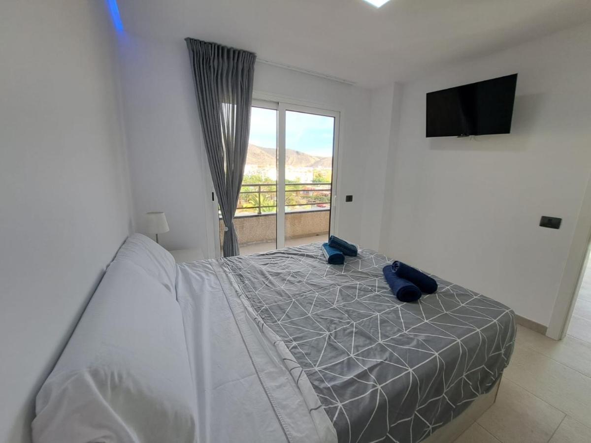 לוס כריסטיאנוס Newly Reformed 2 Bedroom Apartment In The Center Of Los Cristianos מראה חיצוני תמונה