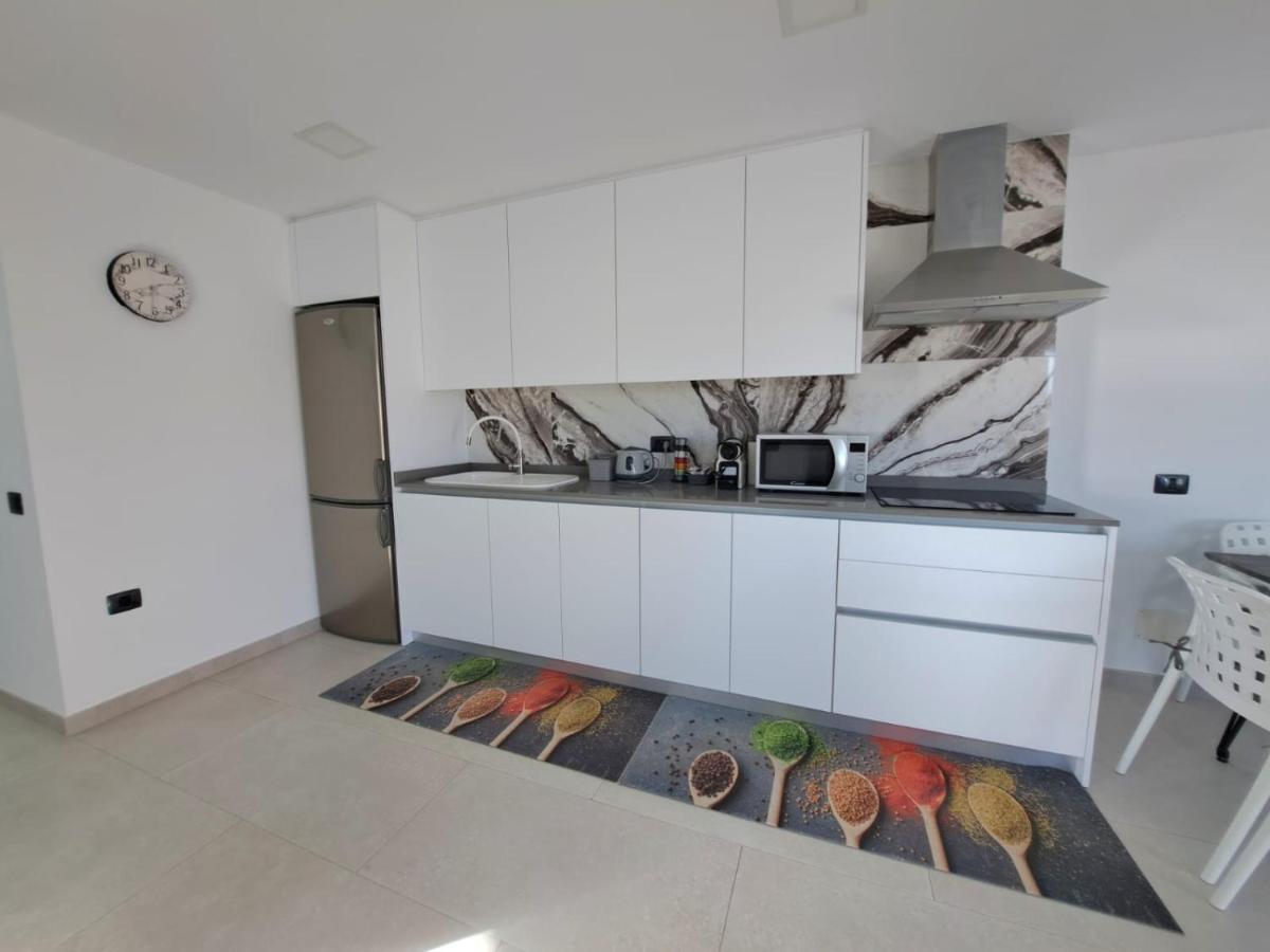 לוס כריסטיאנוס Newly Reformed 2 Bedroom Apartment In The Center Of Los Cristianos מראה חיצוני תמונה