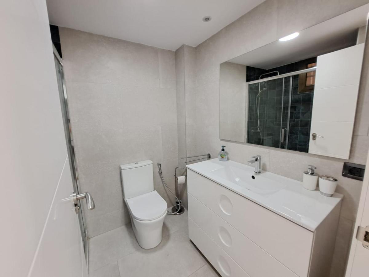 לוס כריסטיאנוס Newly Reformed 2 Bedroom Apartment In The Center Of Los Cristianos מראה חיצוני תמונה