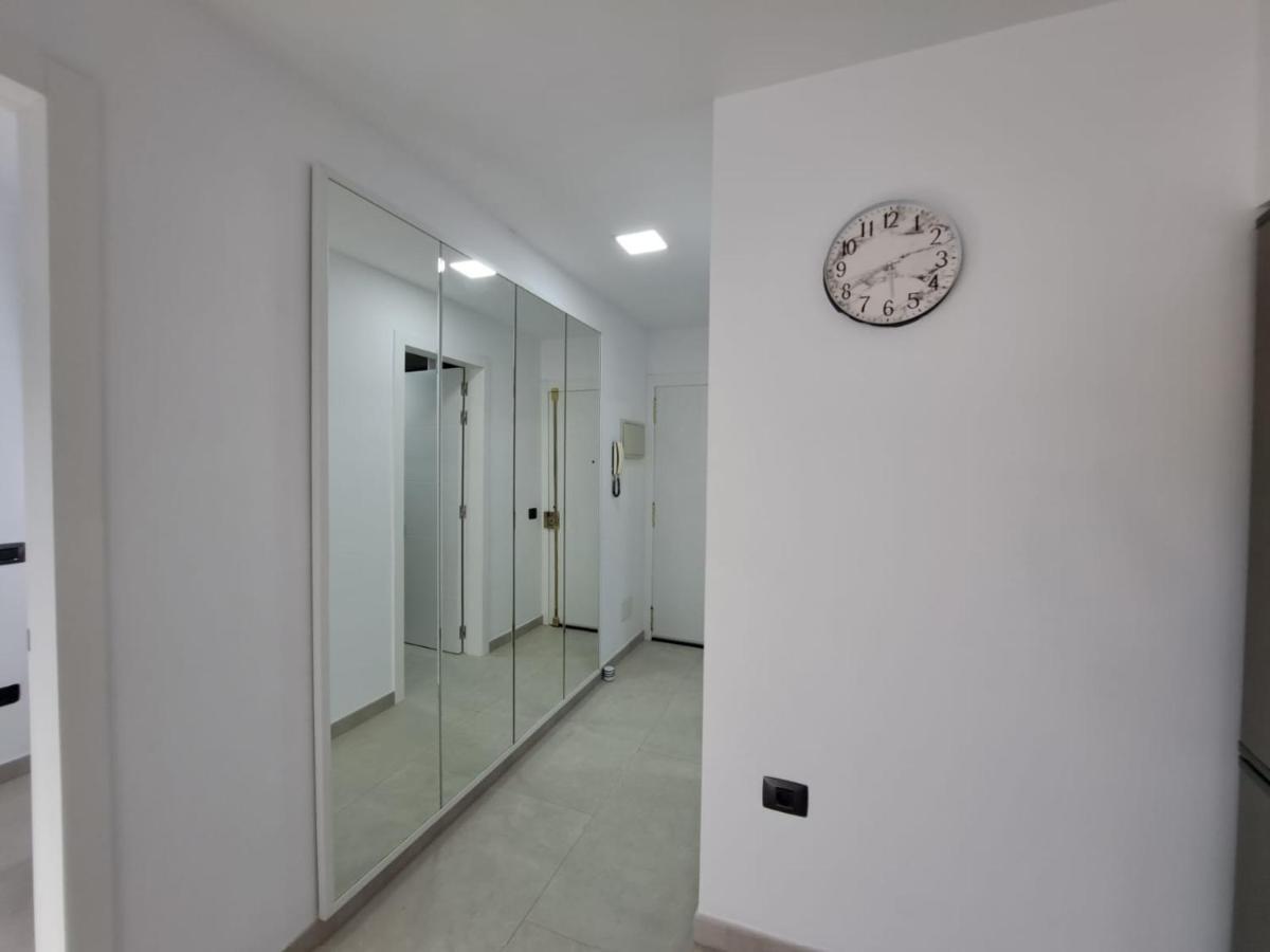 לוס כריסטיאנוס Newly Reformed 2 Bedroom Apartment In The Center Of Los Cristianos מראה חיצוני תמונה