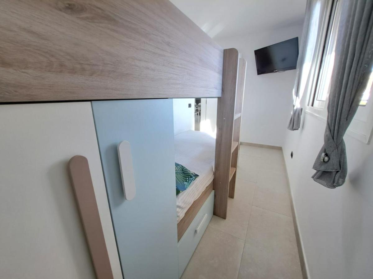 לוס כריסטיאנוס Newly Reformed 2 Bedroom Apartment In The Center Of Los Cristianos מראה חיצוני תמונה