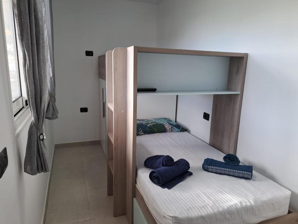 לוס כריסטיאנוס Newly Reformed 2 Bedroom Apartment In The Center Of Los Cristianos מראה חיצוני תמונה