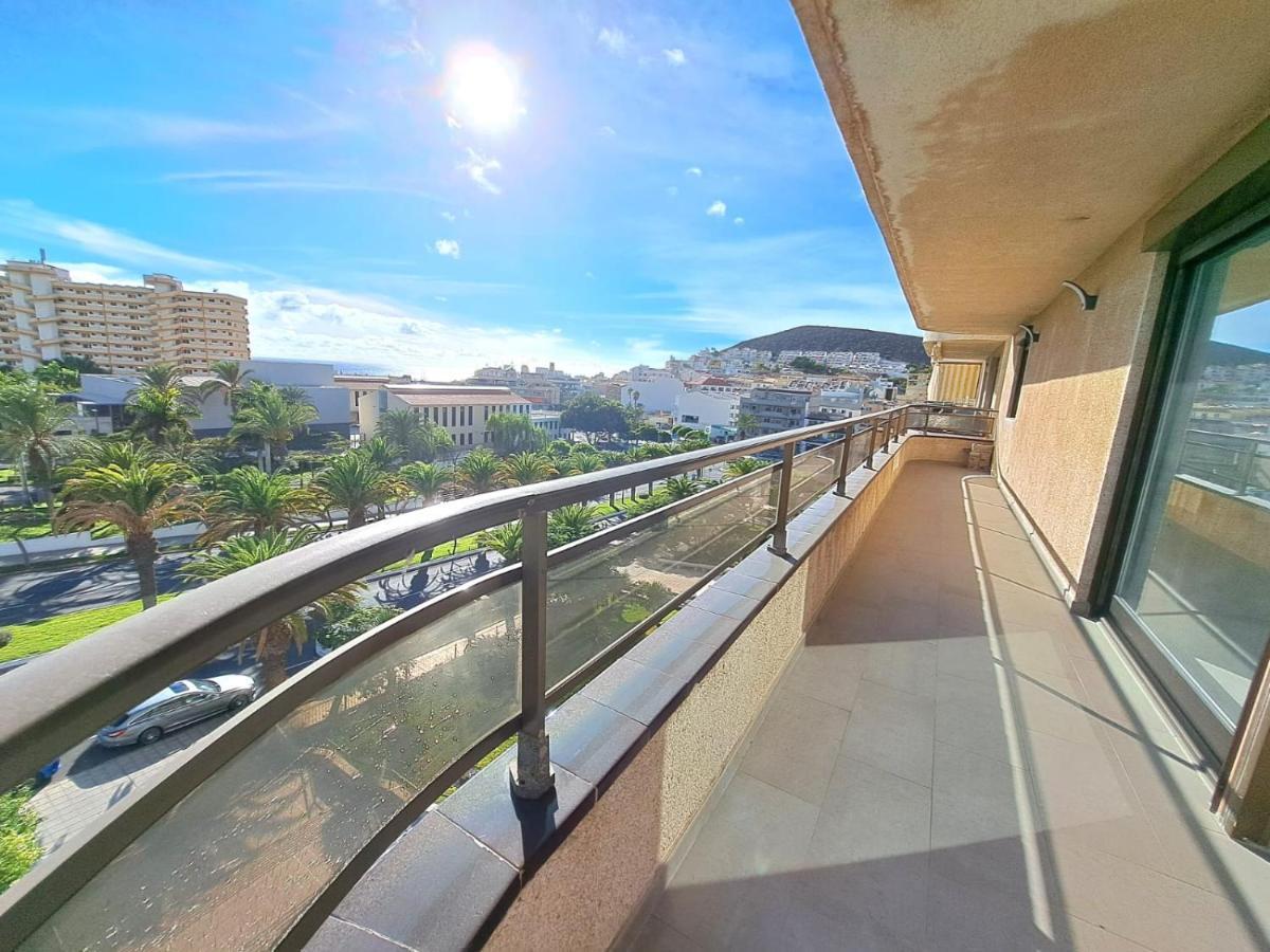 לוס כריסטיאנוס Newly Reformed 2 Bedroom Apartment In The Center Of Los Cristianos מראה חיצוני תמונה