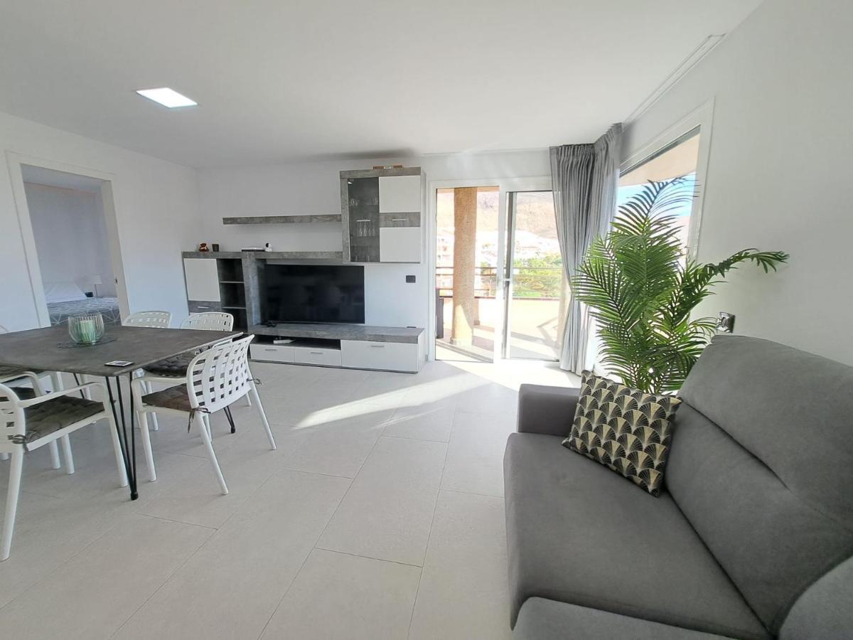 לוס כריסטיאנוס Newly Reformed 2 Bedroom Apartment In The Center Of Los Cristianos מראה חיצוני תמונה