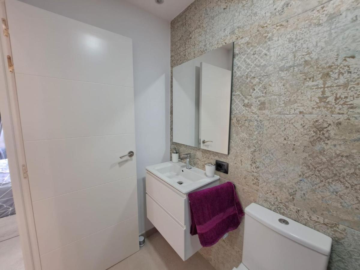 לוס כריסטיאנוס Newly Reformed 2 Bedroom Apartment In The Center Of Los Cristianos מראה חיצוני תמונה