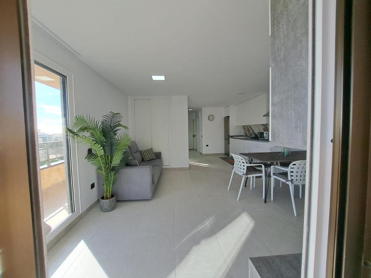 לוס כריסטיאנוס Newly Reformed 2 Bedroom Apartment In The Center Of Los Cristianos מראה חיצוני תמונה
