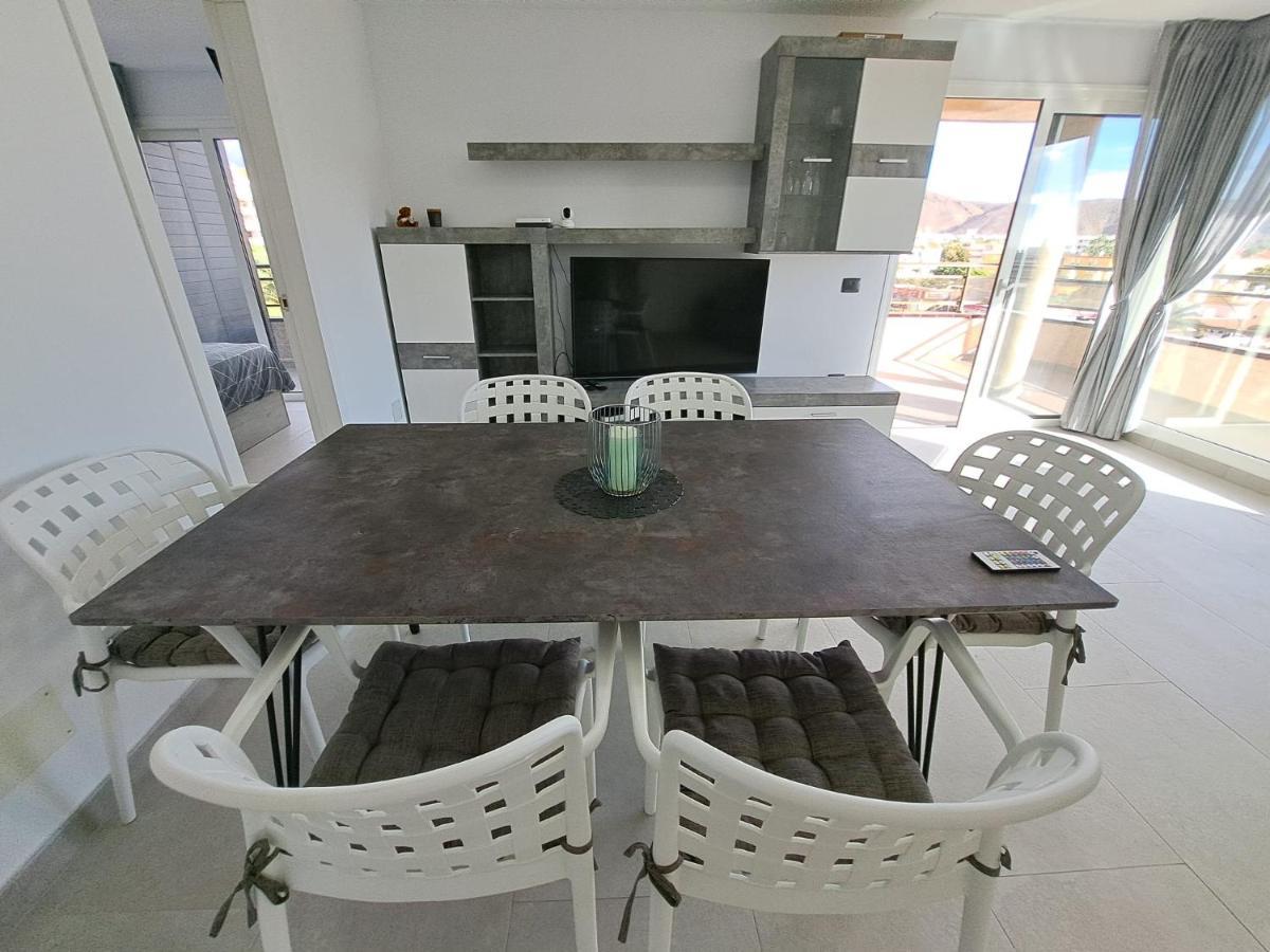 לוס כריסטיאנוס Newly Reformed 2 Bedroom Apartment In The Center Of Los Cristianos מראה חיצוני תמונה